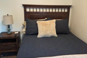 Free WiFi, bed sheets - Seward Mountain View Cabins #8 (Seward)