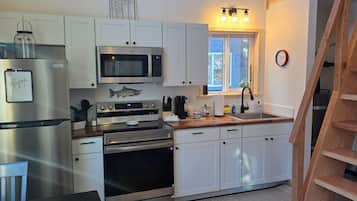 KylskÄp, mikrovÄgsugn, ugn och spishÀll