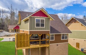 Exterior - A Moments Peace – 3BR ,Game Loft, Hot Tub and Resort Pool (Gatlinburg)