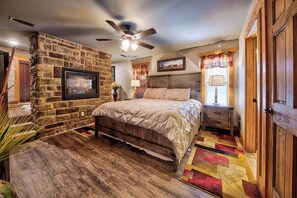 Iron/ironing board, free WiFi, bed sheets - Bears Haven – Elegant 3 BR Chalet. Game Area, Hot Tub, see through fire place (Gatlinburg)
