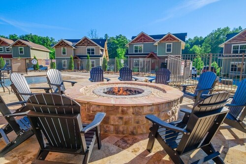 Break Time - Modern 5BR with hot tub, game room, air hockey and resort pool