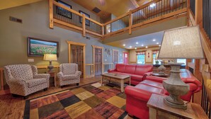 Smart TV, fireplace, video games - Break Time - Modern 5BR with hot tub, game room, air hockey and resort pool (Gatlinburg)