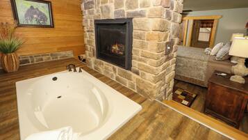 Tabla de planchar con plancha, wifi gratis y ropa de cama