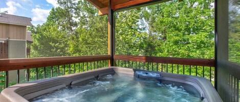 Tina de hidromasaje al aire libre