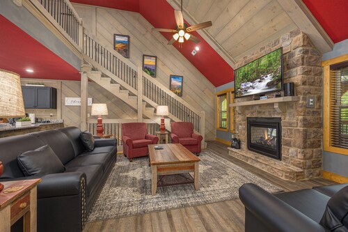 A Majestic Hilltop – 6 Bedroom ,Indoor Pool, Theater and Stunning Mount Views