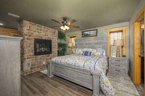 Iron/ironing board, free WiFi, bed sheets - A Majestic Hilltop – 6 Bedroom ,Indoor Pool, Theater and Stunning Mount Views (Gatlinburg)