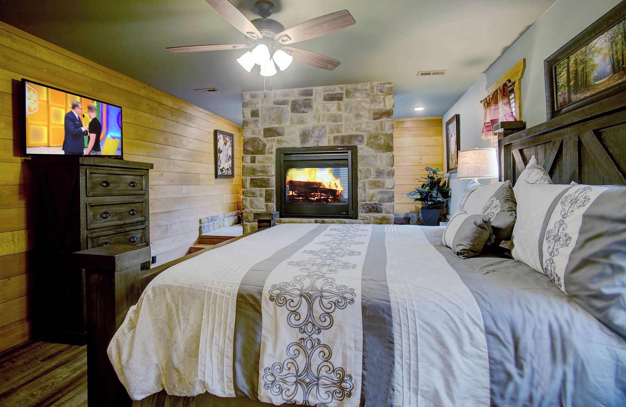 6 bedrooms, iron/ironing board, free WiFi, bed sheets