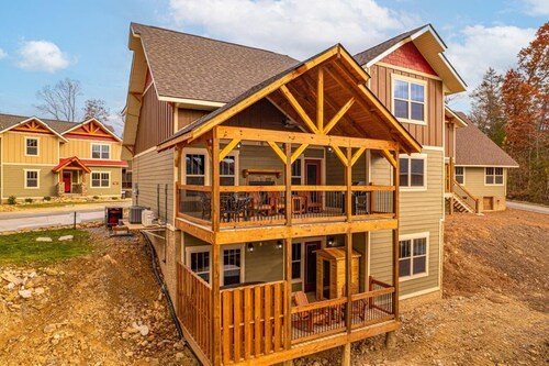 A Time for Us –Luxury Mountain Retreat with Private Indoor Pool and Game Room