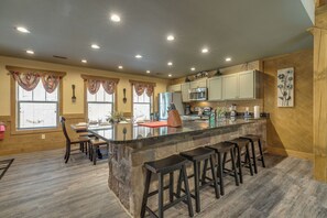 Fridge, microwave, oven, stovetop - Marco Polo | Luxury 4BR Chalet w/ Indoor Pool, Theater Room & Mountain Views (Gatlinburg)