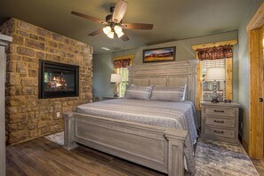 Tabla de planchar con plancha, wifi gratis y ropa de cama 