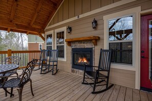 Outdoor dining - Serenity Peak -Lux Chalet, Indoor Saltwater Pool, Sauna, Theater & Game Loft (Gatlinburg)