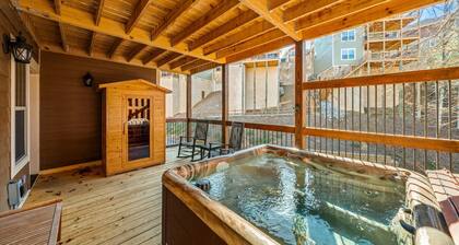 Splash Mansion • Luxe 4BR Chalet w/ Indoor Pool, Theater and Game room