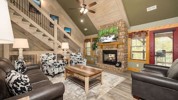 智能電視、壁爐、DVD 播放機、足球機