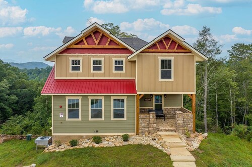 Starry Starry Night – Luxury Chalet with Indoor Pool & Game Room, Hot Tub