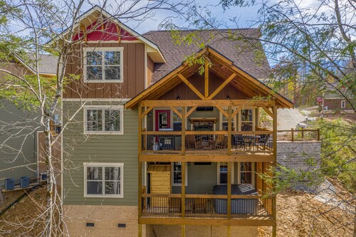 Sweet Baby James - Luxury Chalet w/ Indoor Pool, Game Room and Hot Tub