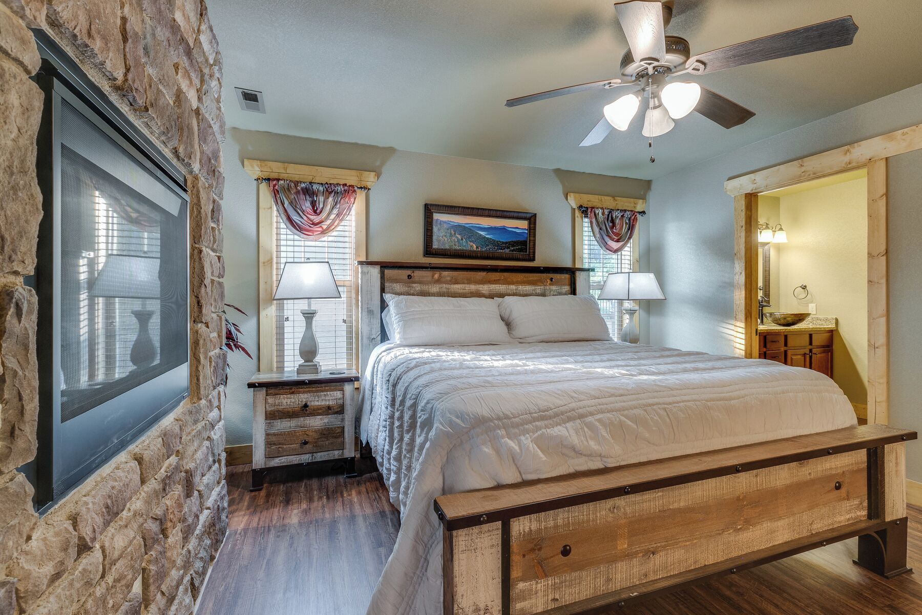 6 bedrooms, iron/ironing board, WiFi (free), bed sheets
