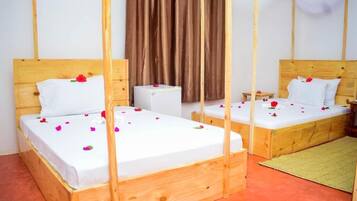 Comfort Apartment | Desk, blackout curtains, soundproofing, iron/ironing board