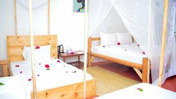 Bureau, rideaux occultants, chambres insonorisées