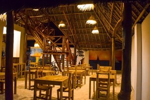 Restaurant - Uhuru Hotel & Restaurant (Nungwi)