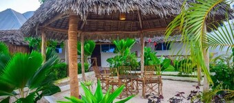 Uhuru Hotel & Restaurant