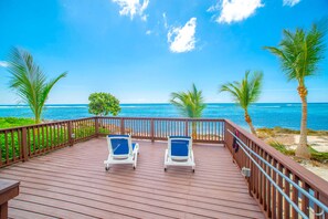 Terrace/patio - Moon Bay 2 Bdr Beachfront Condo with Pool and Tennis (Bodden Town)
