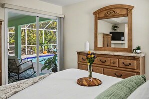 3 bedrooms, desk, free WiFi, bed sheets - Coastal Sanctuary - Pool & Privacy (Rotonda West)