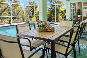 Outdoor dining - Coastal Sanctuary - Pool & Privacy (Rotonda West)