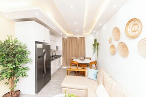 Living area - Cozy 1-bedroom apartment in charming Bayahibe ,walking to the beach, and pool. (Bayahíbe)