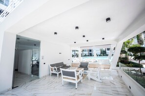 Terrace/patio - Cozy 1-bedroom apartment in charming Bayahibe ,walking to the beach, and pool. (Bayahíbe)