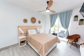Iron/ironing board, Internet, bed sheets - Cozy 1-bedroom apartment in charming Bayahibe ,walking to the beach, and pool. (Bayahíbe)