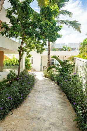 Property grounds - Cozy 1-bedroom apartment in charming Bayahibe ,walking to the beach, and pool. (Bayahíbe)
