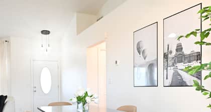 Bright Home, Designer Style, Private Backyard, Perfect for Families & Groups