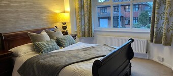 Uphill Lincoln Home, Near Cathedral and Castle