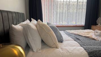 Iron/ironing board, WiFi, bed sheets