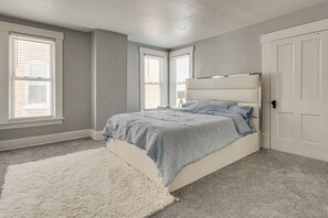 Iron/ironing board, Internet, bed sheets - Walk to Trolley District: Olde Towne East Retreat (Columbus)