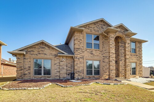 Walk to Lake Ray Hubbard: Spacious Home w/ Pool