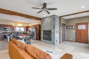 Interior - 4 Mi to Hot Springs! Modern Mtn Home in Pagosa (Pagosa Springs)