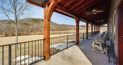 Walk to the James River! Serene Galena Studio