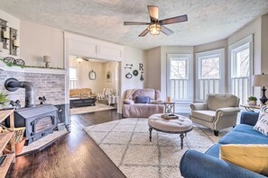 TV, fireplace, books, stereo