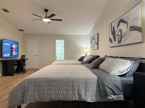 4 slaapkamers, een strijkplank/strijkijzer, gratis wifi, beddengoed