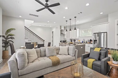 Stylish Heights Retreat / Near Downtown Houston