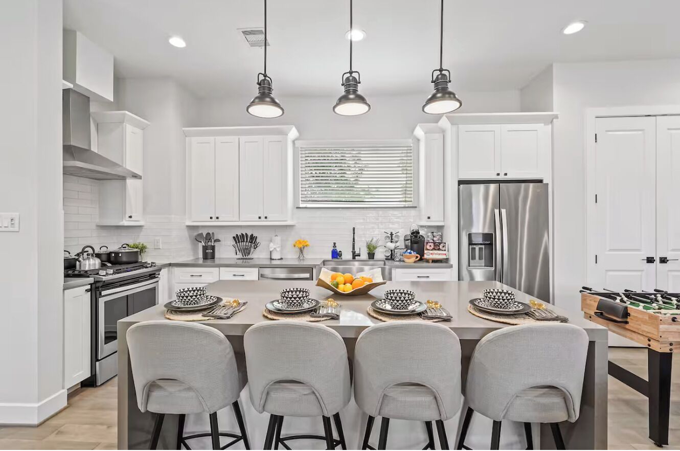 Geladeira, micro-ondas, fogão, cooktop