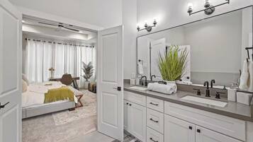 Shower, hair dryer, bidet, towels