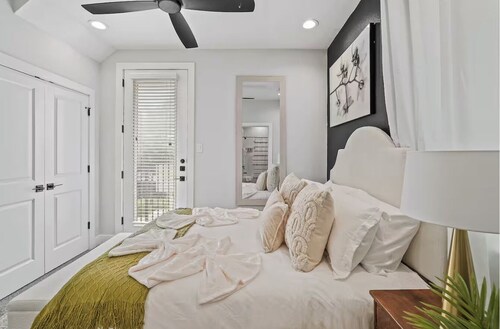 Stylish Heights Retreat / Near Downtown Houston