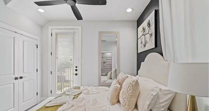 Stylish Heights Retreat / Near Downtown Houston