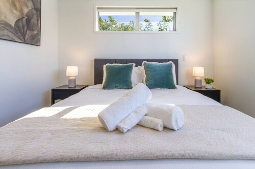 Walk to Hagley Park | EV Charger | 3 Bed 3 Bath