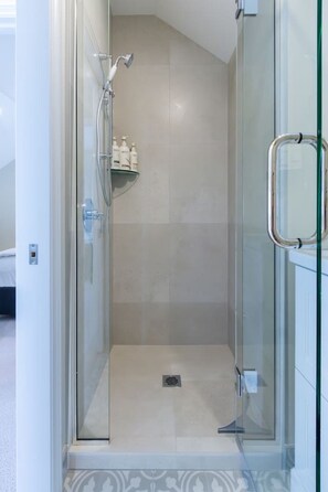 Hair dryer, towels - Classic Charm Meets Modern Comfort +parking (Christchurch)
