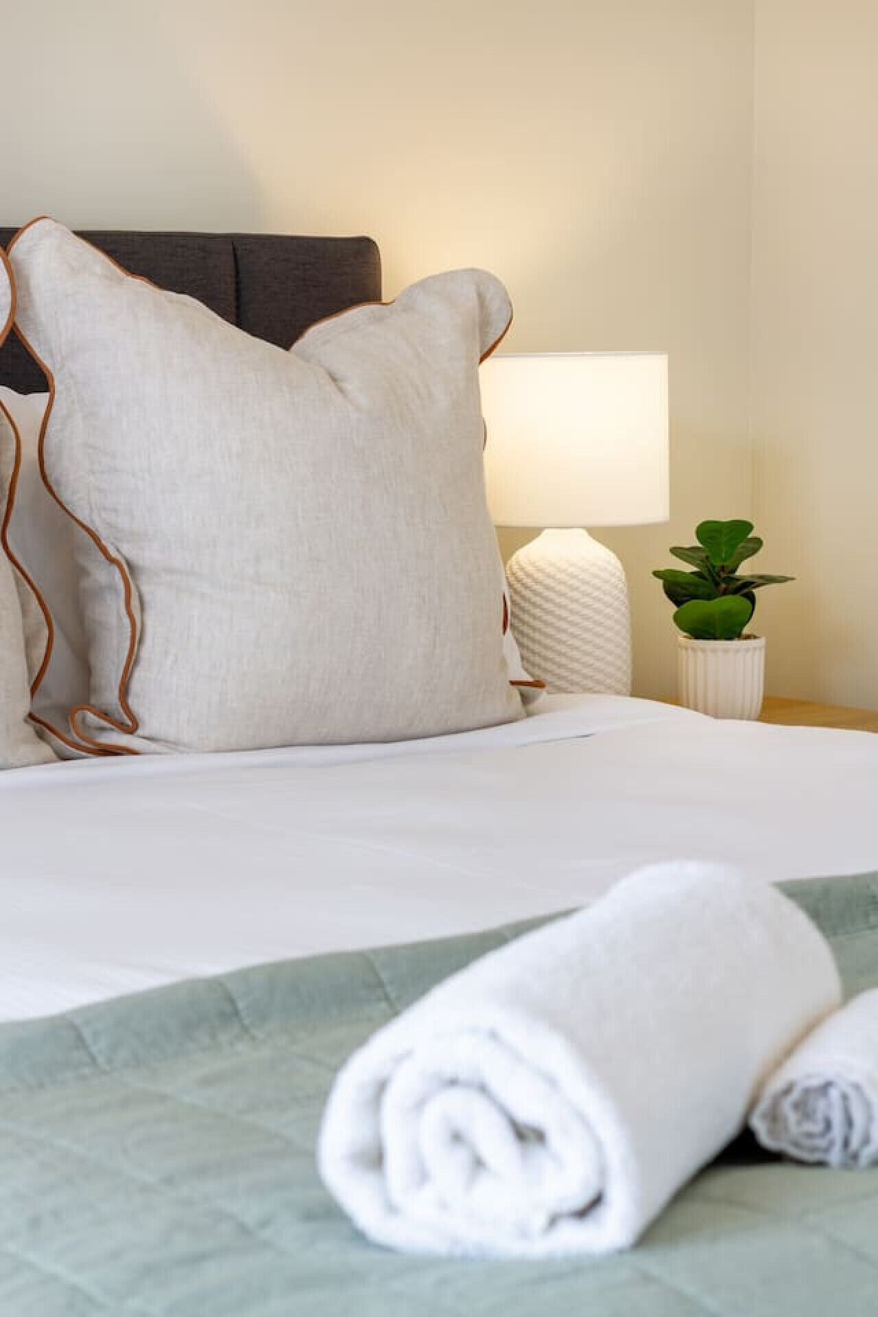 2 habitaciones, tabla de planchar con plancha, cuna de viaje y wifi 