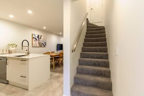 k5 - Colombo St Retreat | Garage | Ideal For Long Stays (Christchurch)