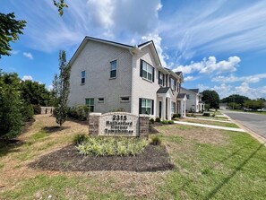 Exterior - Comfortable Murfreesboro Townhome Near MTSU (Murfreesboro)
